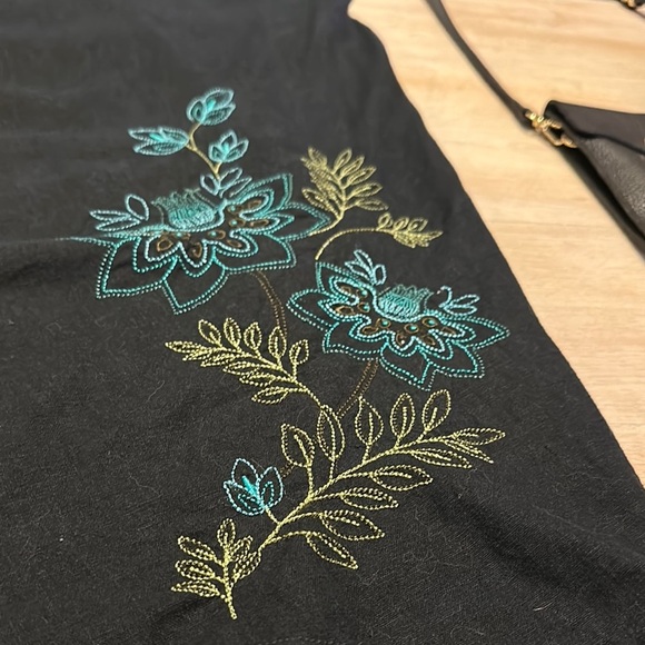 REITMANS | Linen Black Floral Embroidered Dress with Smocking - Picture 15 of 16